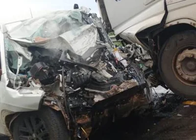 Pai e filho morrem em colisão entre carro e carreta no Sul do Piauí