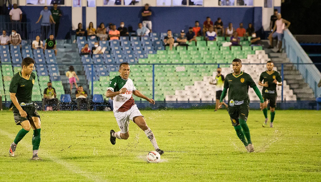 Partida valendo a liderança do campeonato