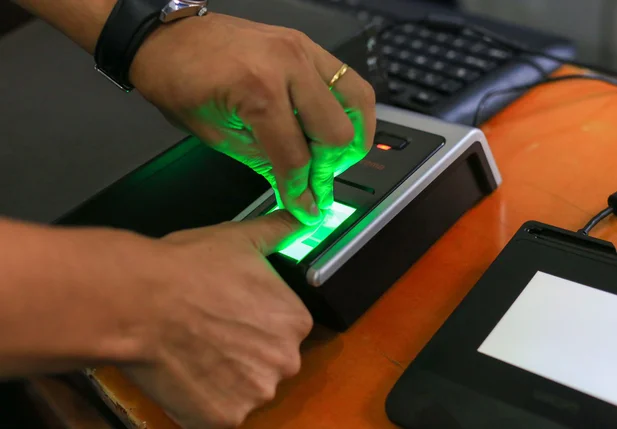 Piauiense cadastrando a biometria para ter a carteira de identidade digital