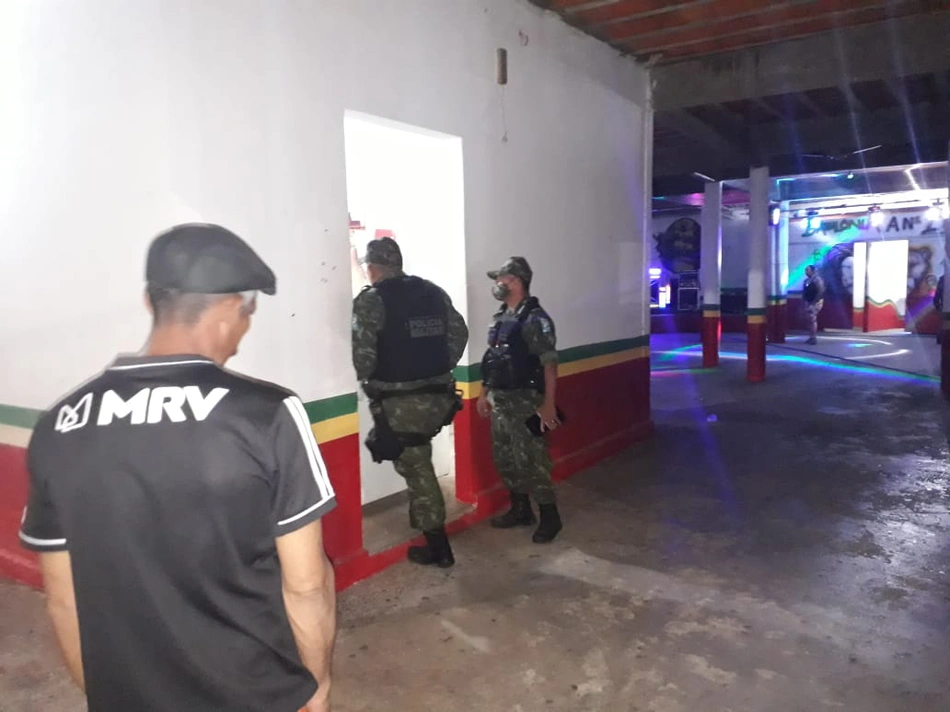 Polícia Militar durante fiscalização de decreto em Teresina