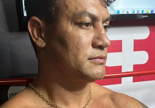 Popó Freitas faz tatuagem em homenagem a Whindersson Nunes