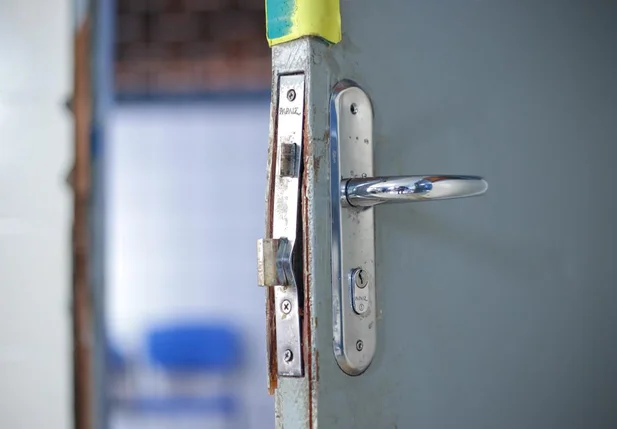 Porta arrebentada