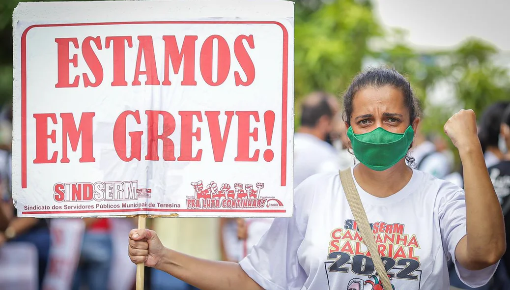 Professores da rede municipal em greve participaram do ato