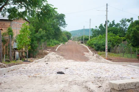 Rua recebendo asfalto em Buriti dos Lopes