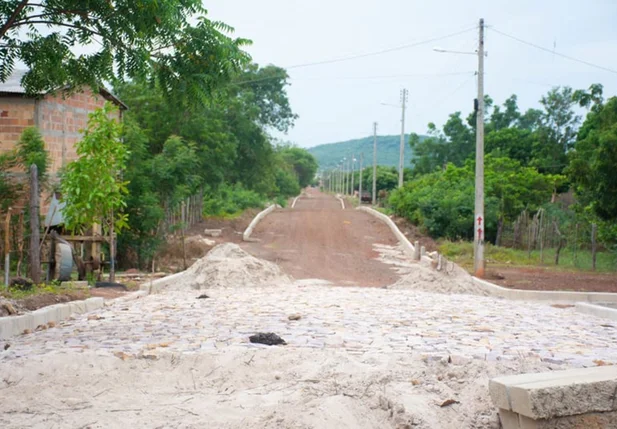 Rua recebendo asfalto em Buriti dos Lopes