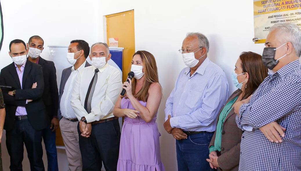 Secretária Karla Berger na inauguração do espaço Florescer no Promorar