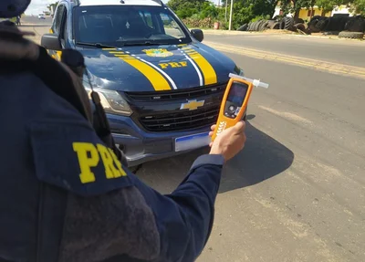 Teste de alcoolemia realizado pela PRF em Bom Jesus