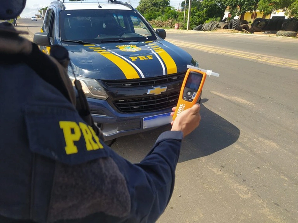 Teste de alcoolemia realizado pela PRF em Bom Jesus
