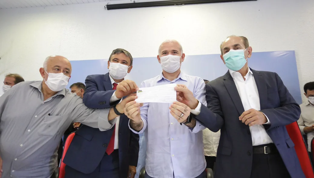 Tiago Vasconcelos se filia ao MDB