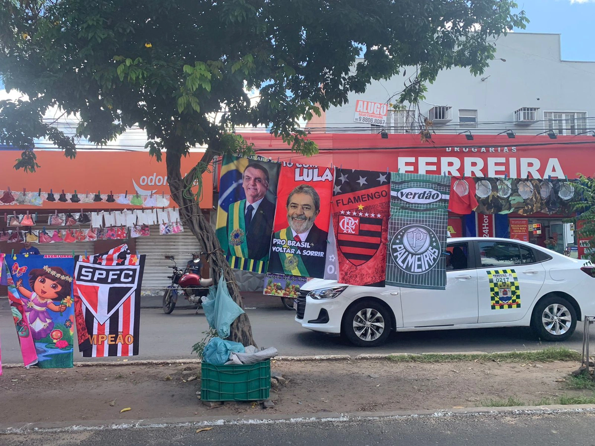 Toalhas ainda são expostas à venda em Teresina