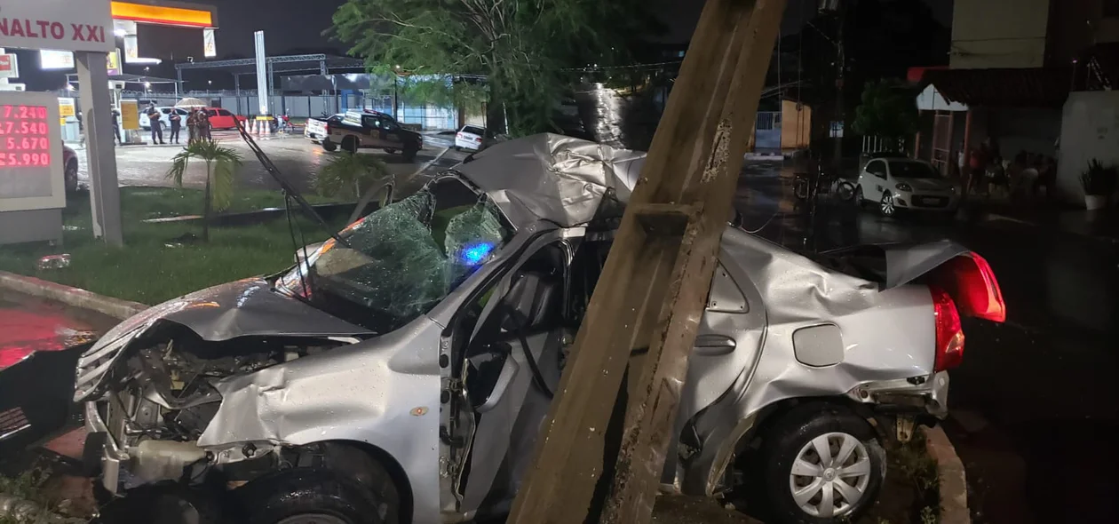 Toyota Etios destruído