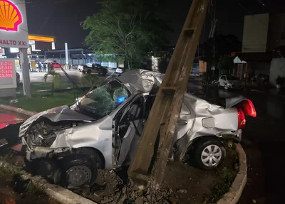 Toyota Etios destruído