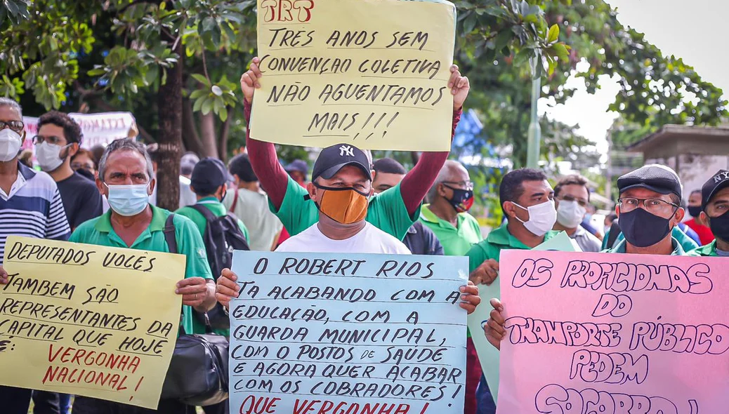 Trabalhadores do transporte participaram de manifestação em Teresina