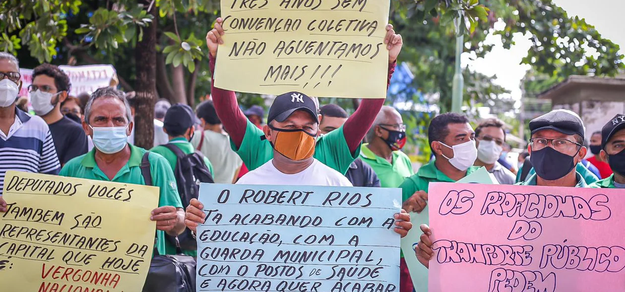 Trabalhadores do transporte participaram de manifestação em Teresina