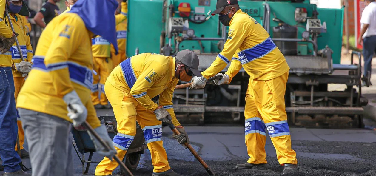 Trabalhadores na obra