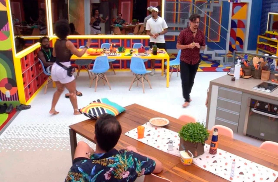 Voto de Natália em Gustavo para salvar Eliezer dá início a discussão no BBB 22