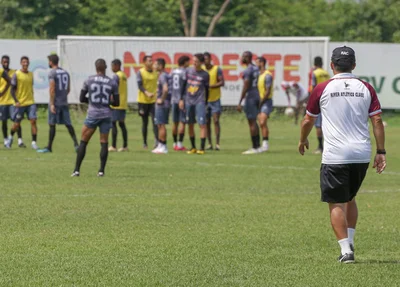 Wallace Lemos comandou o treino do Galo