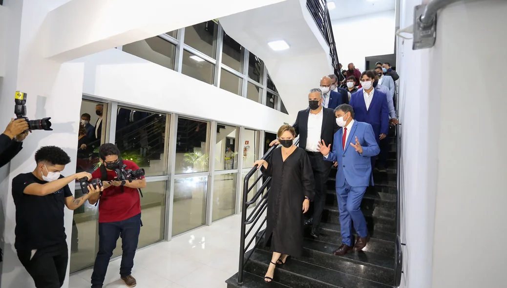 Wellington Dias conhece prédio do Centro de Convenções de Teresina reformado