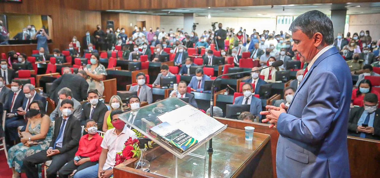 Wellington Dias deixa o cargo de governador do estado