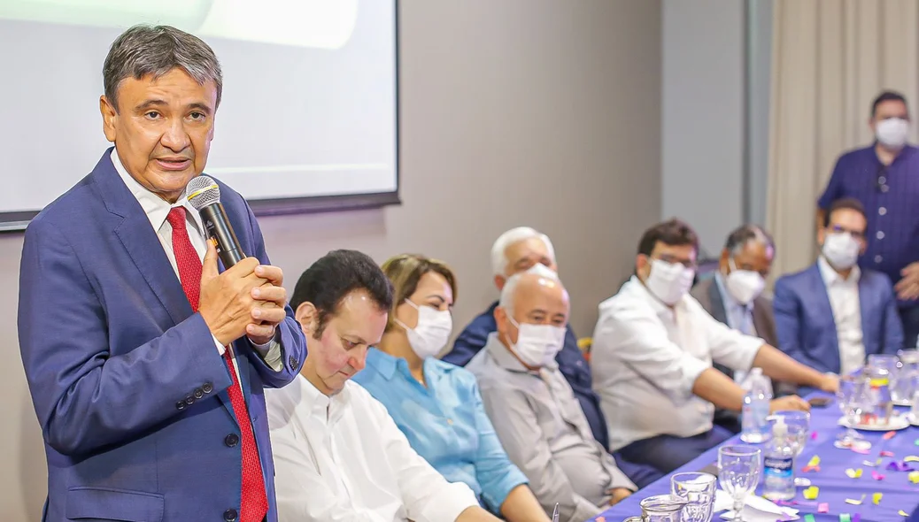 Wellington Dias discursa em evento do PSD