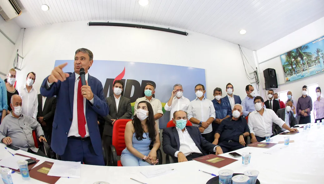 Wellington Dias discursa