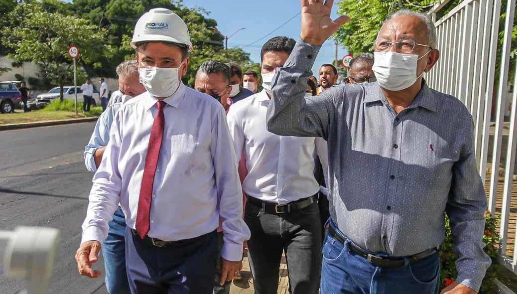Wellington Dias e Dr. Pessoa visitam obra do recapeamento da Avenida Zequinha Freire