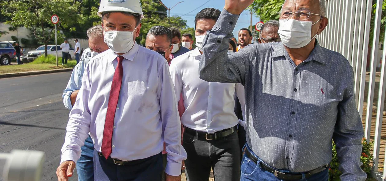 Wellington Dias e Dr. Pessoa visitam obra do recapeamento da Avenida Zequinha Freire
