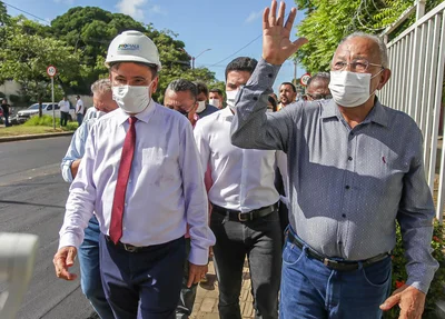 Wellington Dias e Dr. Pessoa visitam obra do recapeamento da Avenida Zequinha Freire