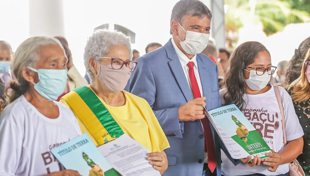 Wellington Dias e Regina Sousa disponibilizam título de terra