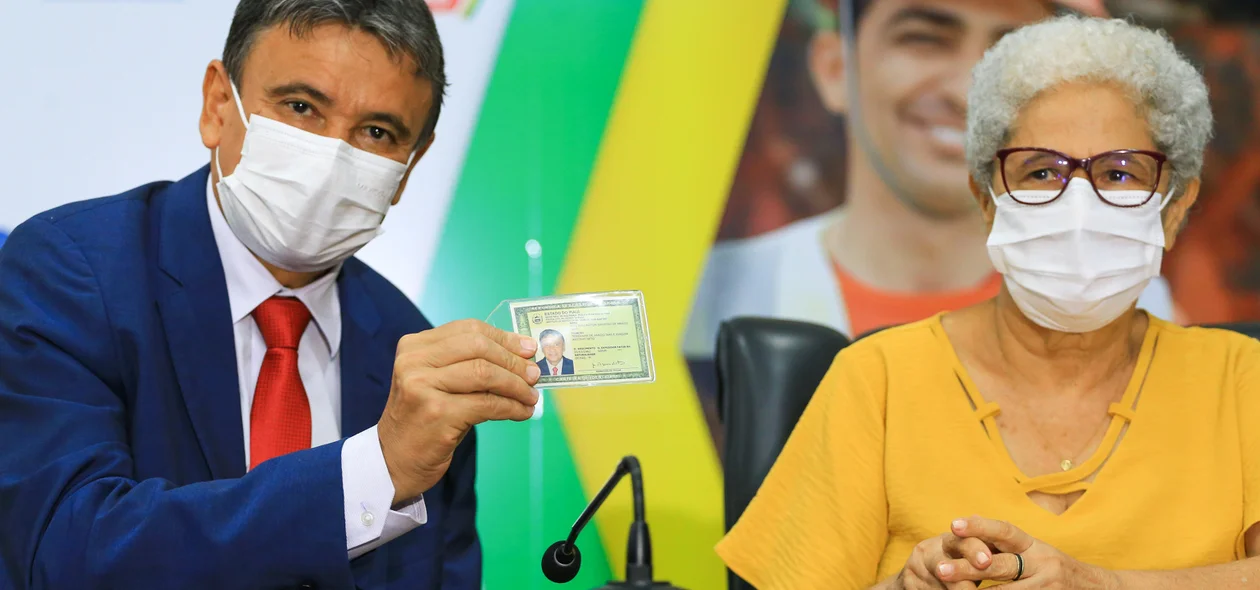 Wellington Dias e Regina Sousa em cerimônia