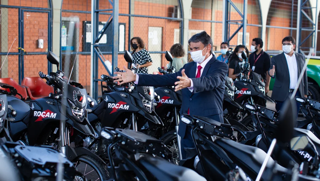 Wellington Dias entrega novas motocicletas