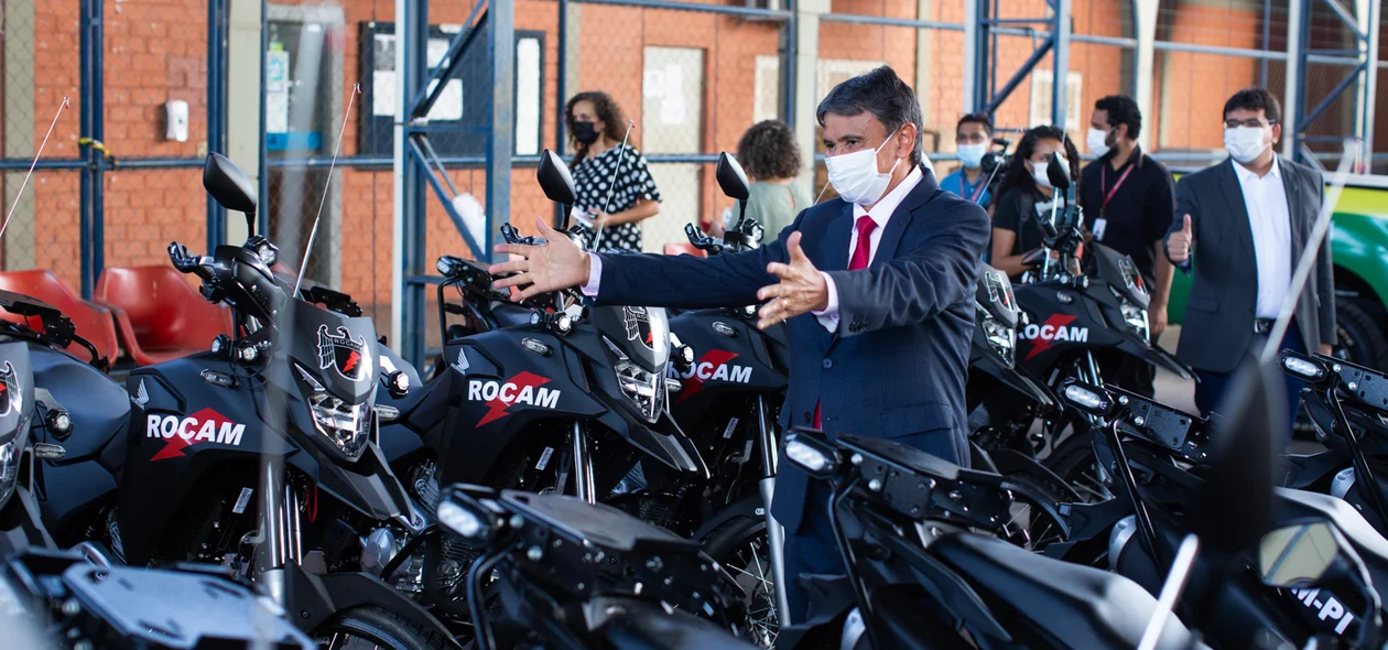 Wellington Dias entrega novas motocicletas