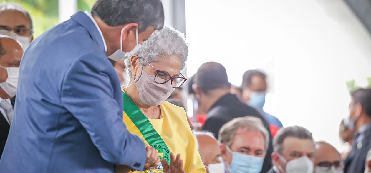 Wellington Dias passa governadoria para Regina Sousa