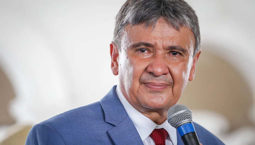 Wellington Dias se emociona em discurso
