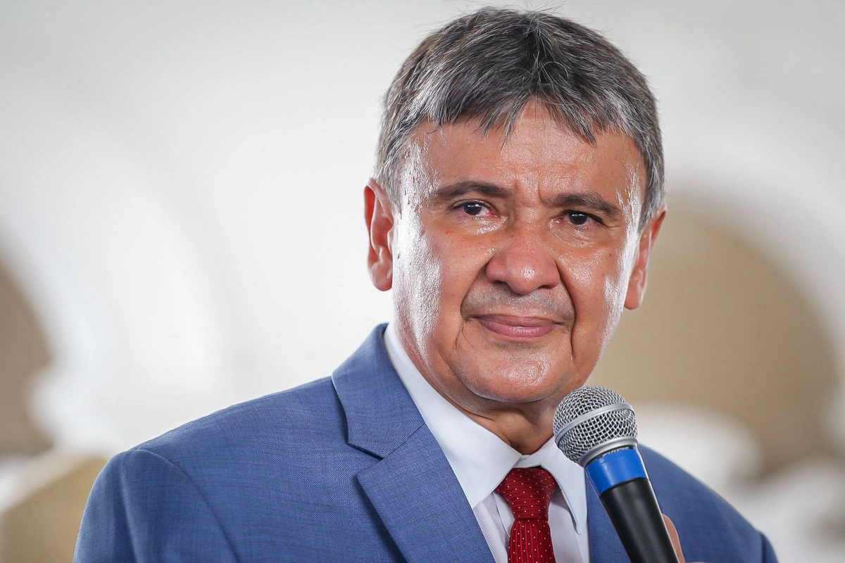 Wellington Dias se emociona em discurso
