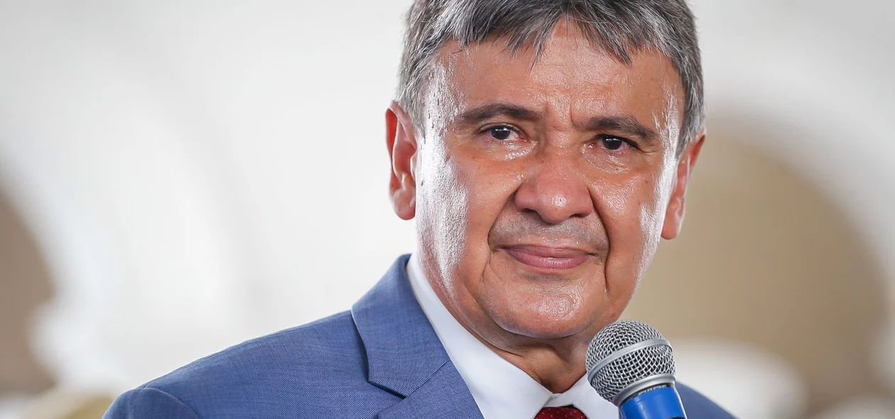 Wellington Dias se emociona em discurso