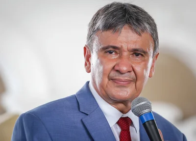 Wellington Dias se emociona em discurso