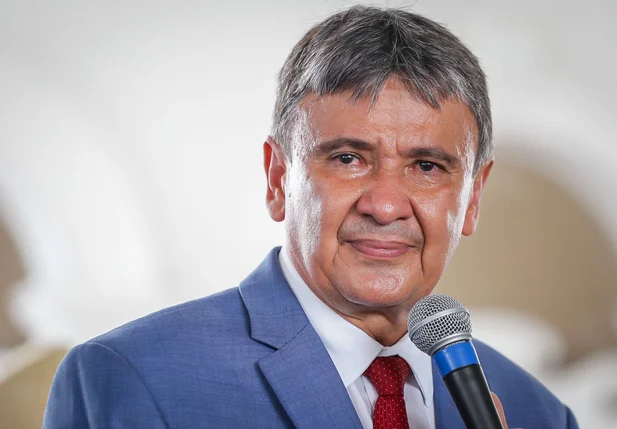 Wellington Dias se emociona em discurso