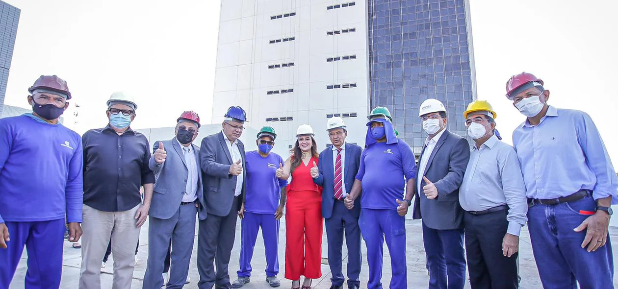 Wellington Dias visita obra da Nova Maternidade