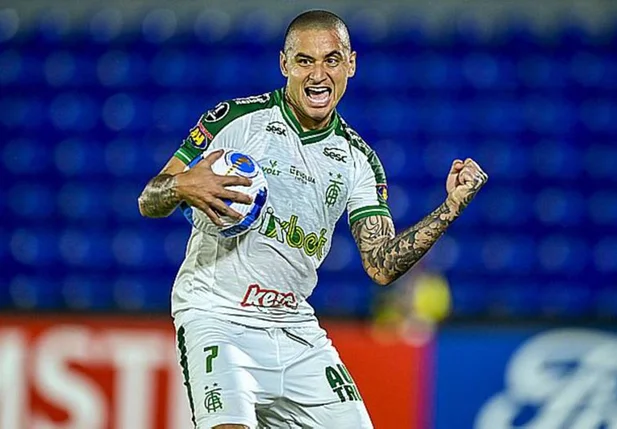 Wellington Paulista marcou duas vezes para ajudar o América a bater o Guarani