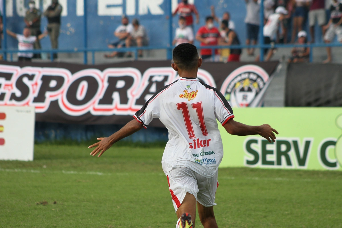 Wilson Potiguar marcou um dos cinco gols da partida