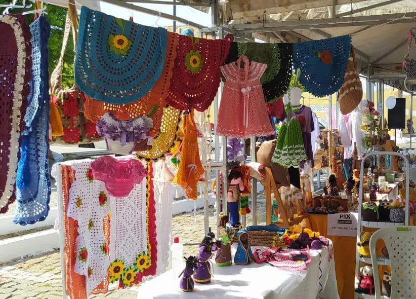 A feira envolveu mais de 20 artesãos e gerou mais de R$ 14 mil em vendas