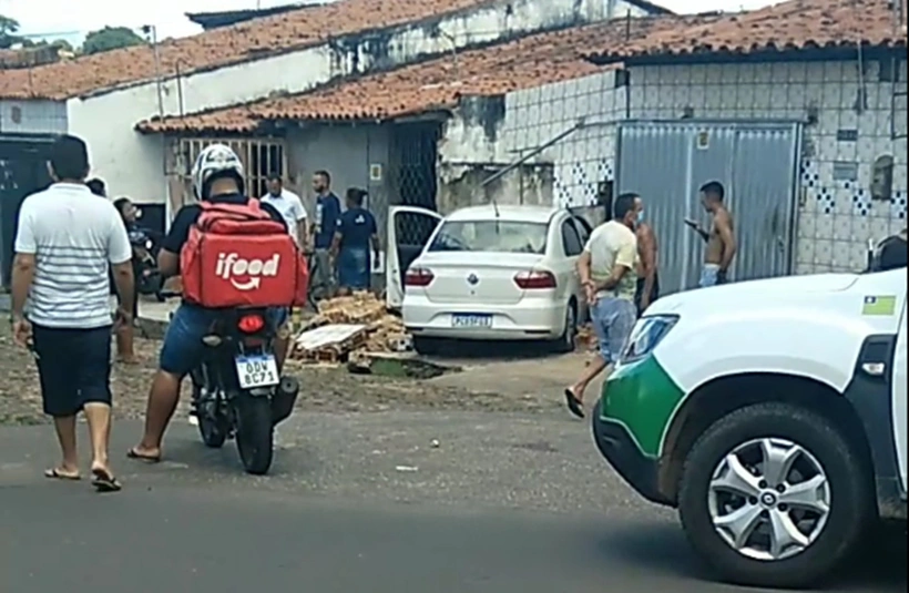 Acidente envolvendo carro que invadiu residência no Promorar