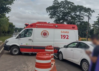 Acidente envolveu ambulância do Samu e veículo de passeio
