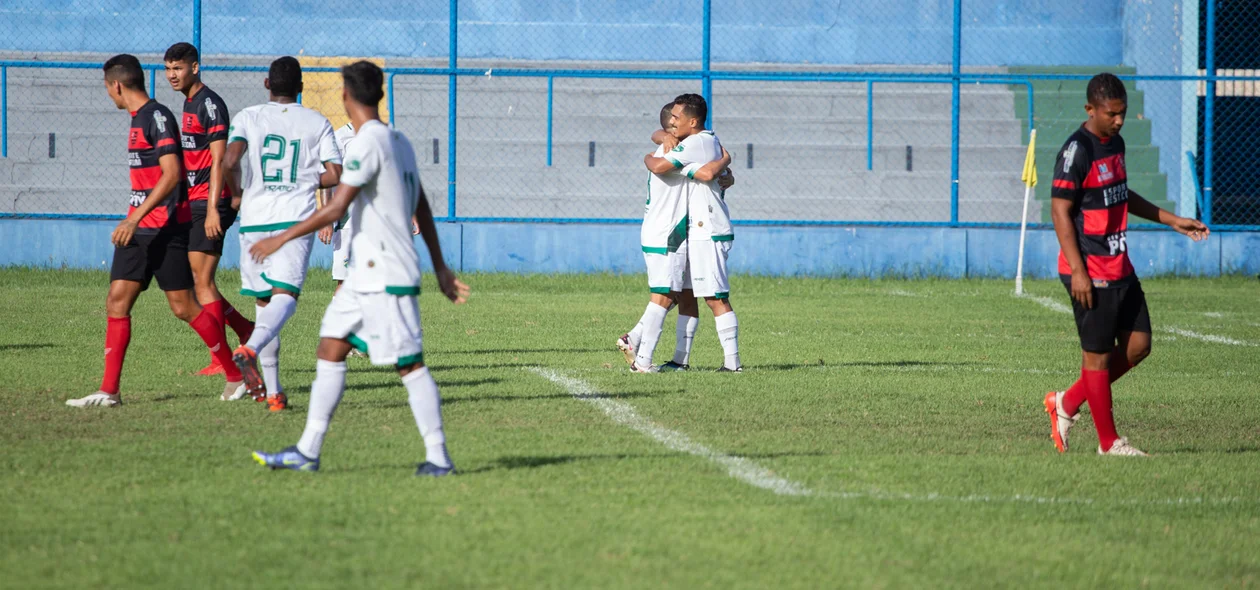 Altos venceu a partida com folga