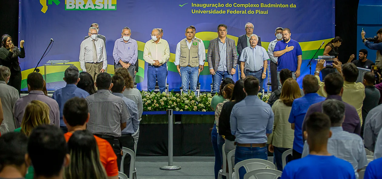 Autoridades durante solenidade Jornada Auxilio Brasil em Teresina