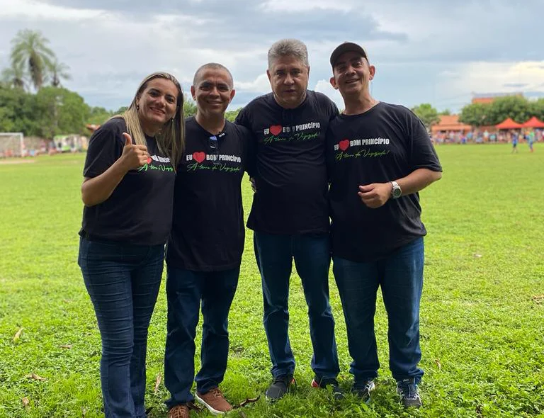 Autoridades participando das festividades da cidade