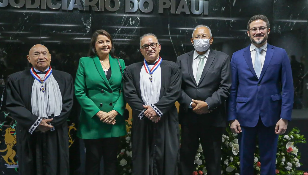 Autoridades presentes na cerimônia