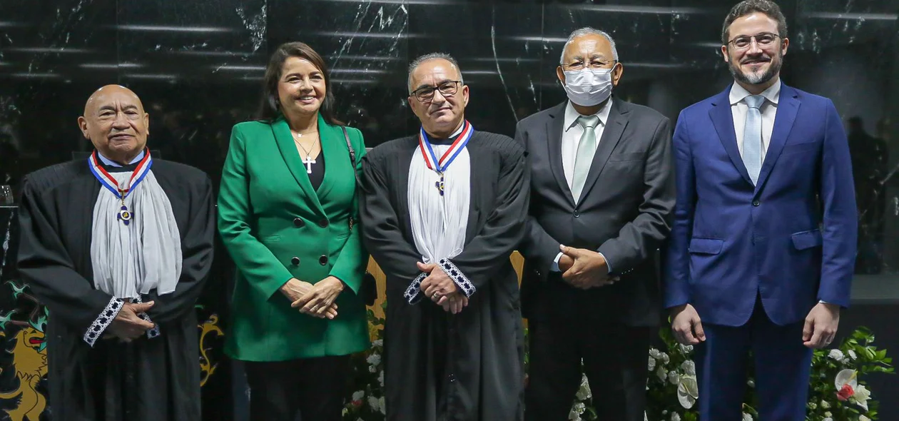 Autoridades presentes na cerimônia