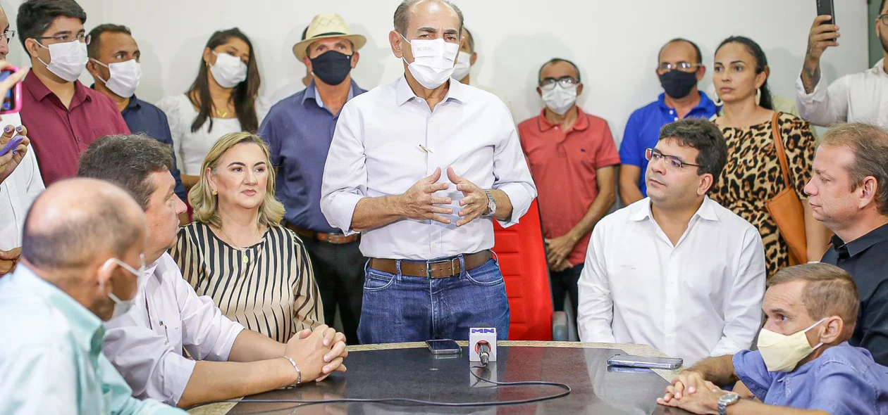 Autoridades presentes na solenidade